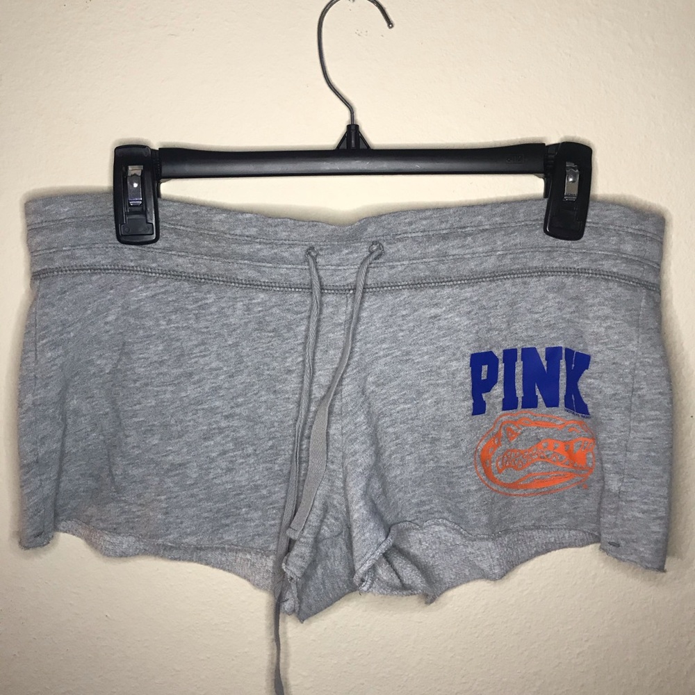 PINK Victoria’s Secret gators shorts‼️Size small‼️